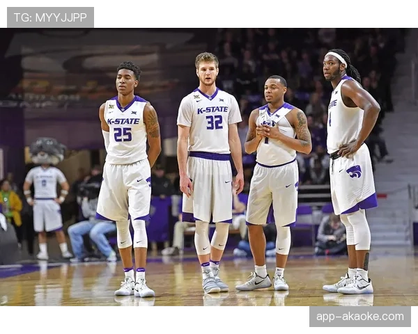 赛场花絮:马刺新秀中锋完成惊天隔扣,引爆主场球迷 赛场花絮:马刺新秀中锋完成惊天隔扣,引爆主场球迷